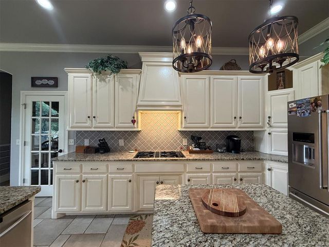 1832 Red Prairie Drive, Edmond, OK 73025