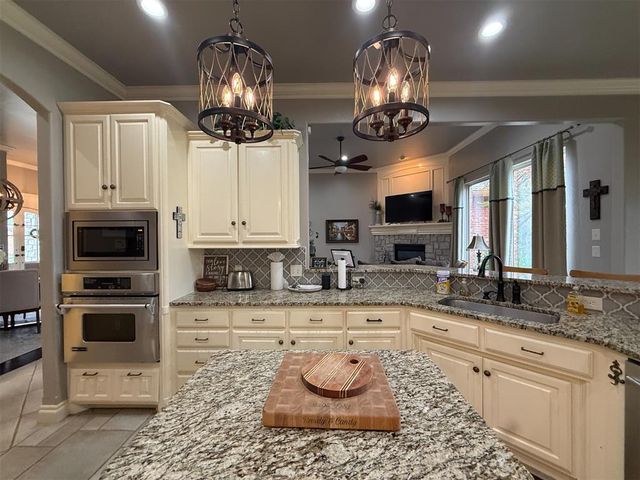 1832 Red Prairie Drive, Edmond, OK 73025