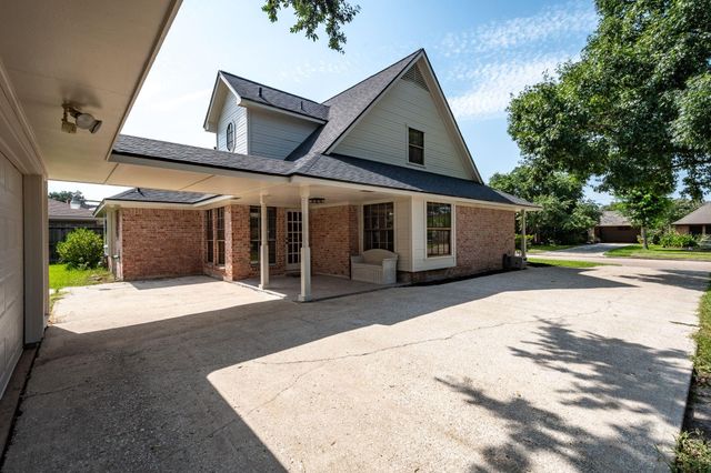 4711 Burning Tree Drive, Baytown, TX 77521