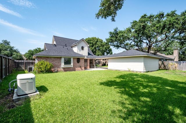 4711 Burning Tree Drive, Baytown, TX 77521
