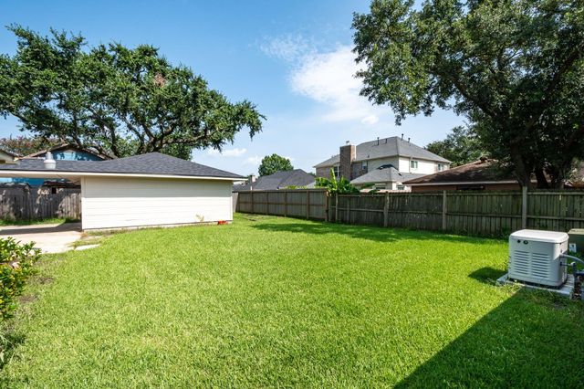 4711 Burning Tree Drive, Baytown, TX 77521