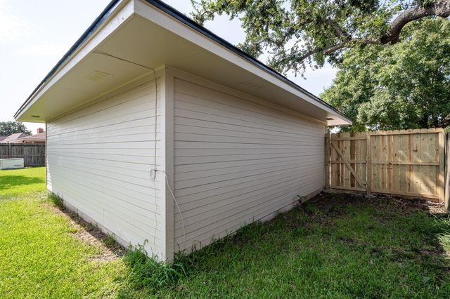 4711 Burning Tree Drive, Baytown, TX 77521
