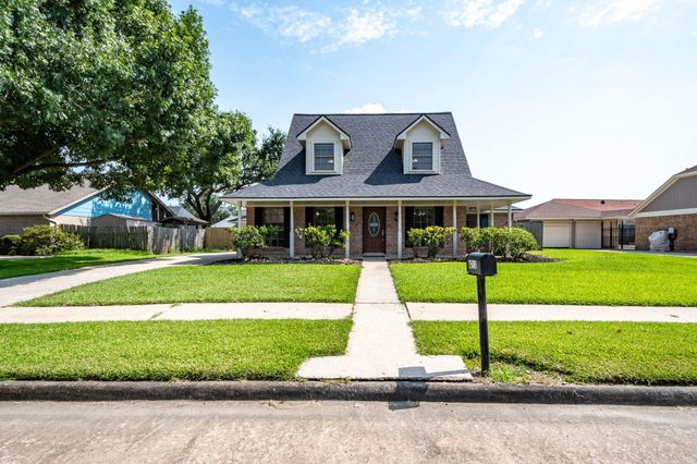 4711 Burning Tree Drive, Baytown, TX 77521