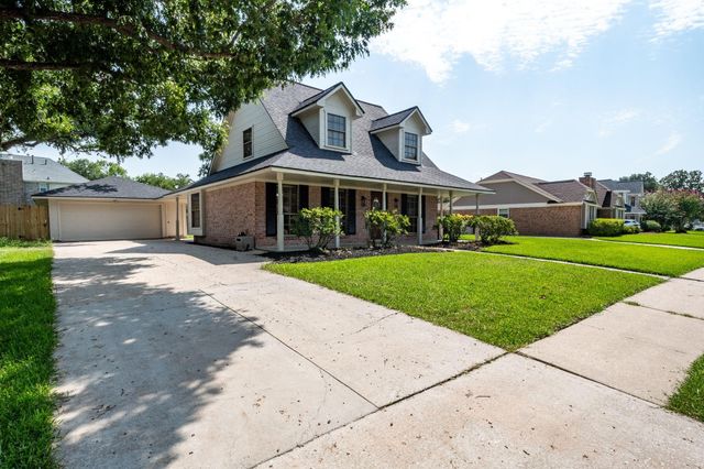 4711 Burning Tree Drive, Baytown, TX 77521