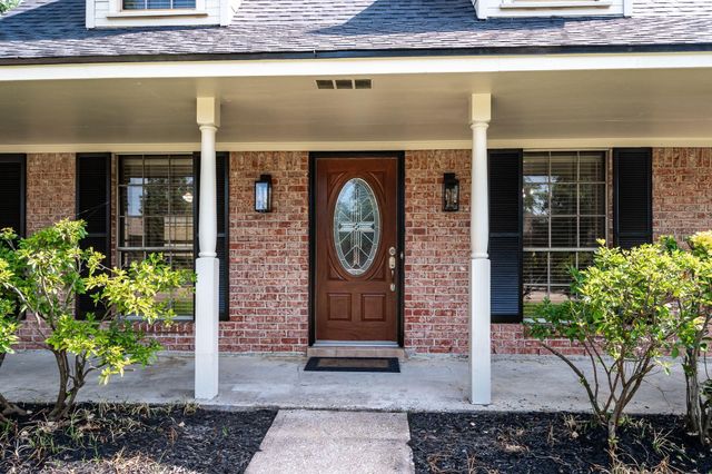 4711 Burning Tree Drive, Baytown, TX 77521