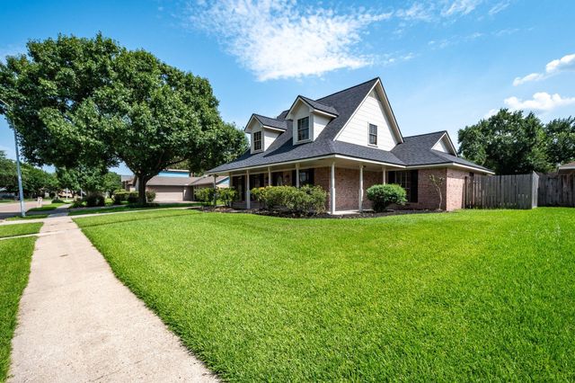 4711 Burning Tree Drive, Baytown, TX 77521