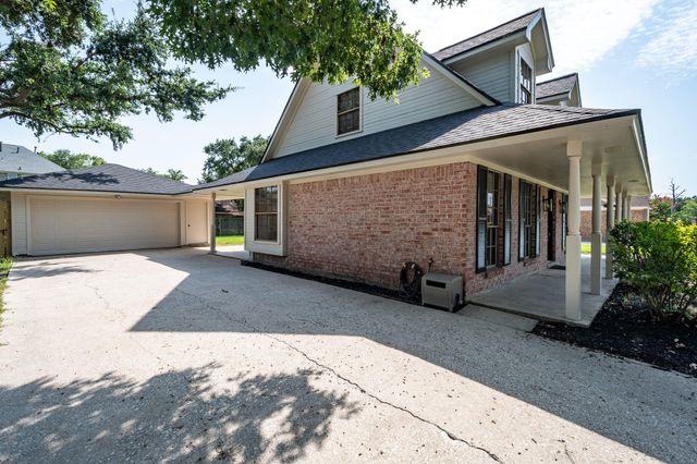 4711 Burning Tree Drive, Baytown, TX 77521