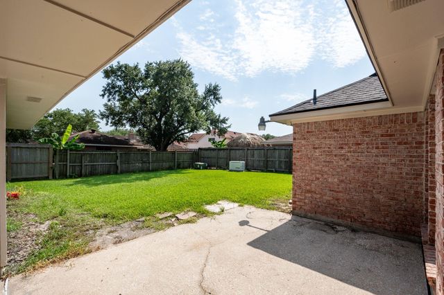 4711 Burning Tree Drive, Baytown, TX 77521