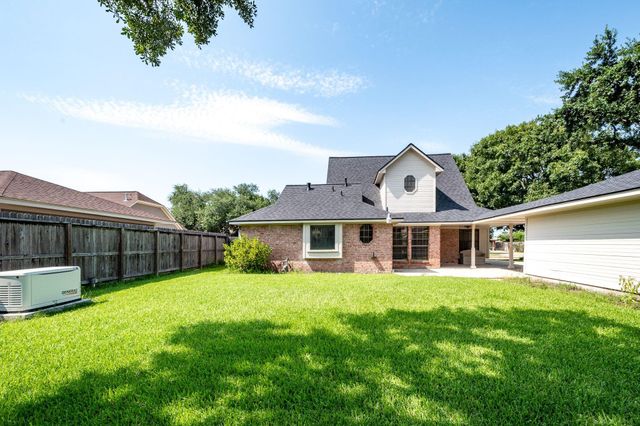 4711 Burning Tree Drive, Baytown, TX 77521
