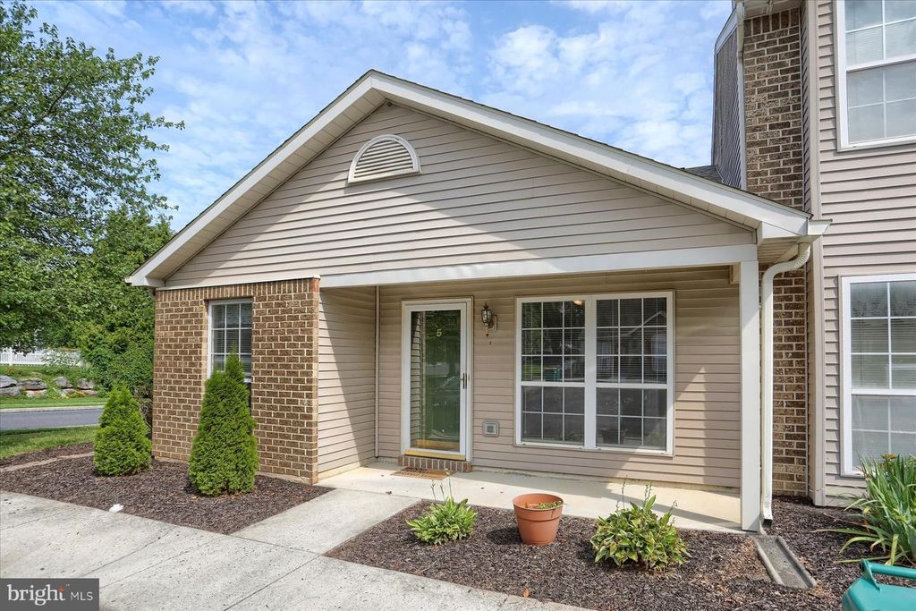 5 EASTWICK CT, Carlisle, PA 17015