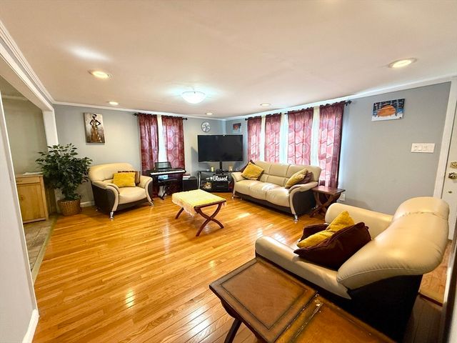 12 Carron Ln, Oxford, MA 01540