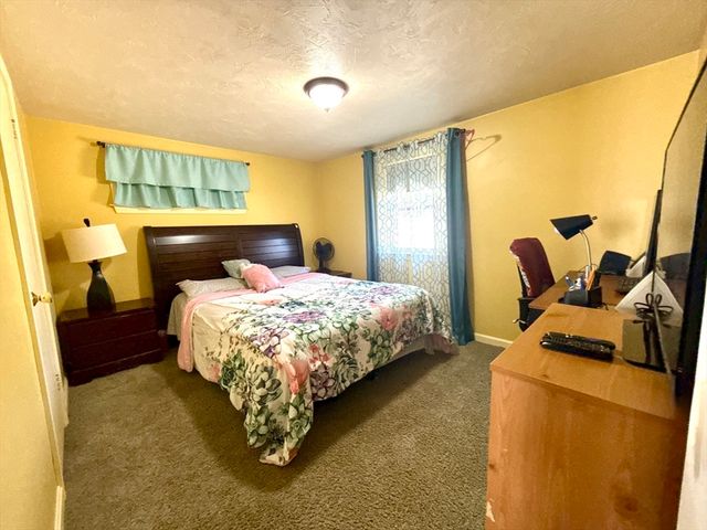 12 Carron Ln, Oxford, MA 01540