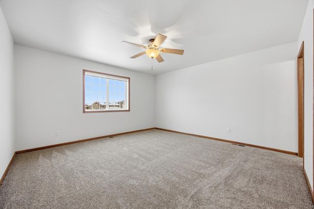 6204 56th Avenue S, Fargo, ND 58104