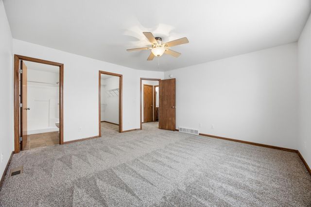 6204 56th Avenue S, Fargo, ND 58104