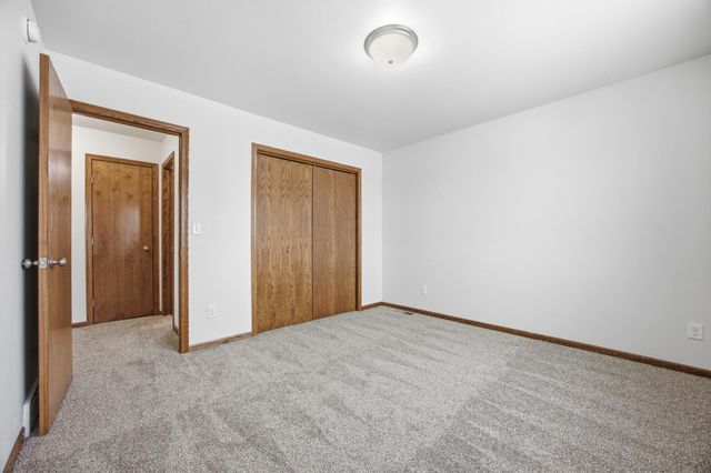 6204 56th Avenue S, Fargo, ND 58104