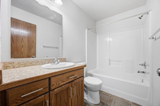 6204 56th Avenue S, Fargo, ND 58104