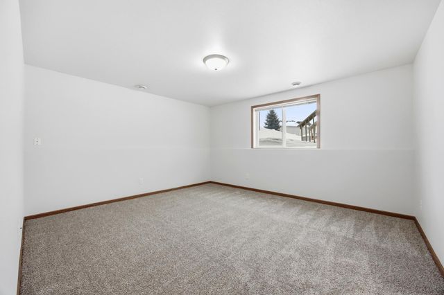 6204 56th Avenue S, Fargo, ND 58104