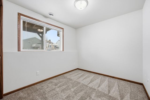 6204 56th Avenue S, Fargo, ND 58104