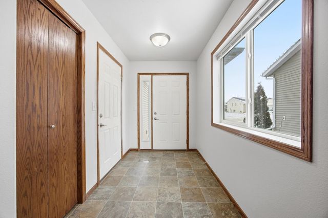 6204 56th Avenue S, Fargo, ND 58104