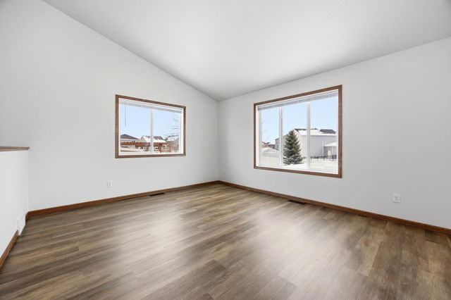 6204 56th Avenue S, Fargo, ND 58104