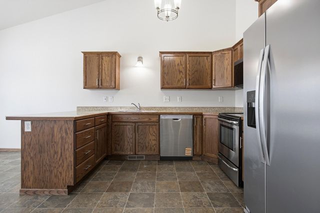 6204 56th Avenue S, Fargo, ND 58104