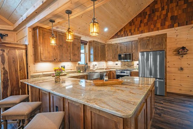 193 Pontoosuc Drive, Mineral Bluff, GA 30559