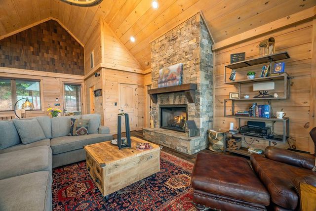 193 Pontoosuc Drive, Mineral Bluff, GA 30559
