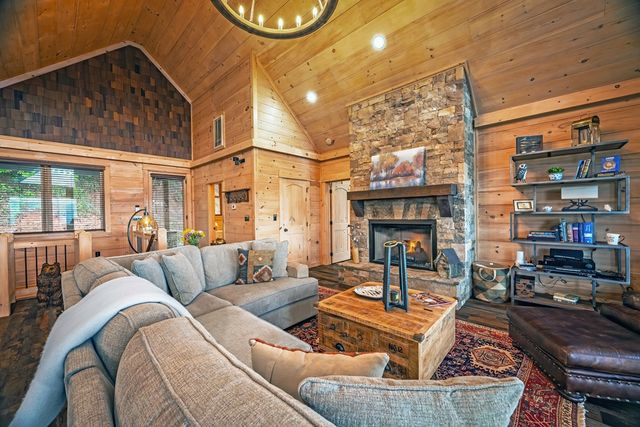 193 Pontoosuc Drive, Mineral Bluff, GA 30559