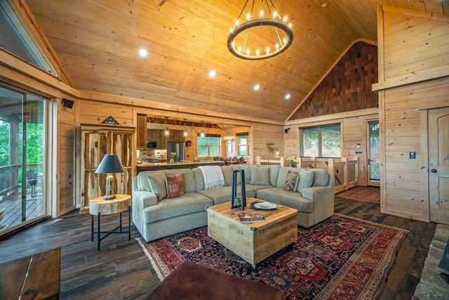 193 Pontoosuc Drive, Mineral Bluff, GA 30559