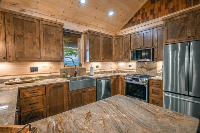 193 Pontoosuc Drive, Mineral Bluff, GA 30559