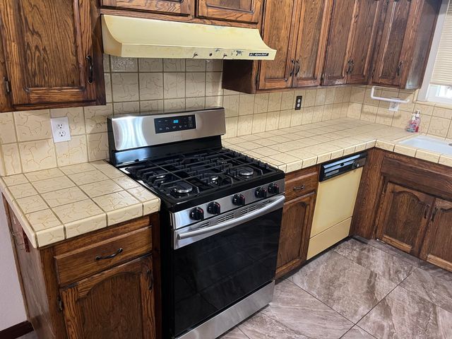 4701 W Laurel Avenue, Visalia, CA 93277