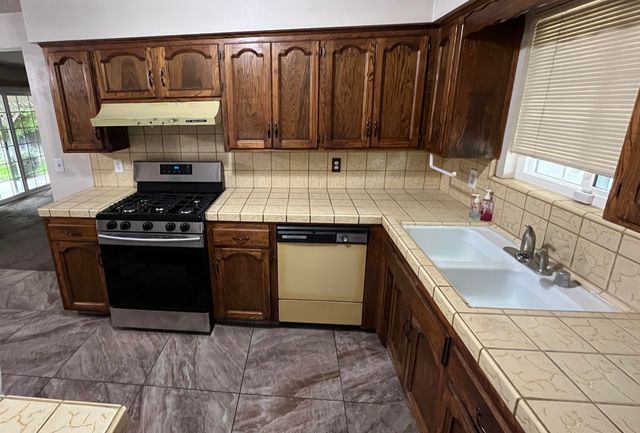 4701 W Laurel Avenue, Visalia, CA 93277