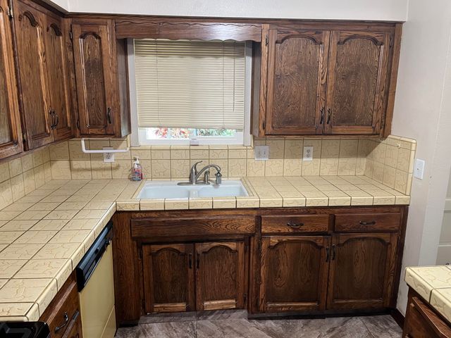 4701 W Laurel Avenue, Visalia, CA 93277