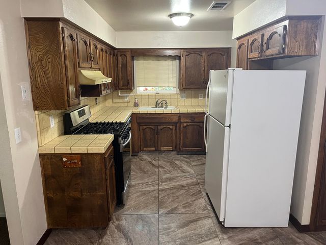 4701 W Laurel Avenue, Visalia, CA 93277