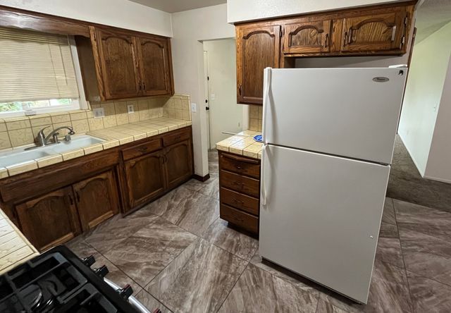 4701 W Laurel Avenue, Visalia, CA 93277