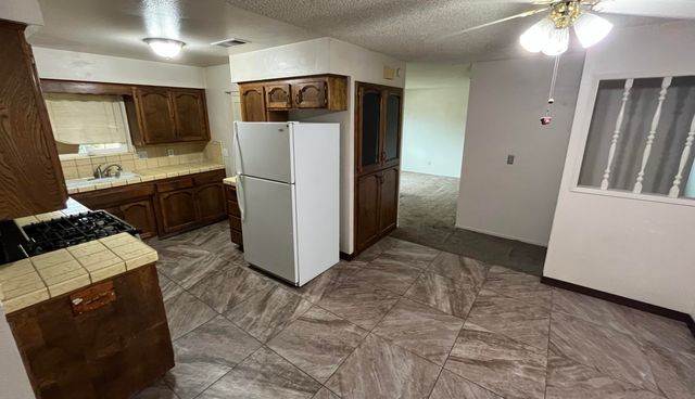 4701 W Laurel Avenue, Visalia, CA 93277