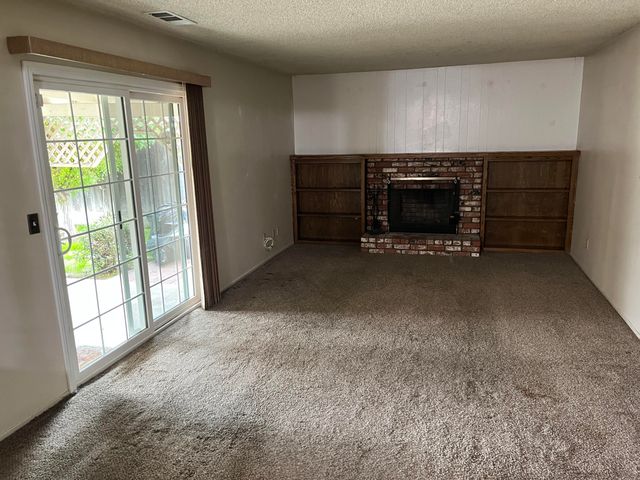 4701 W Laurel Avenue, Visalia, CA 93277