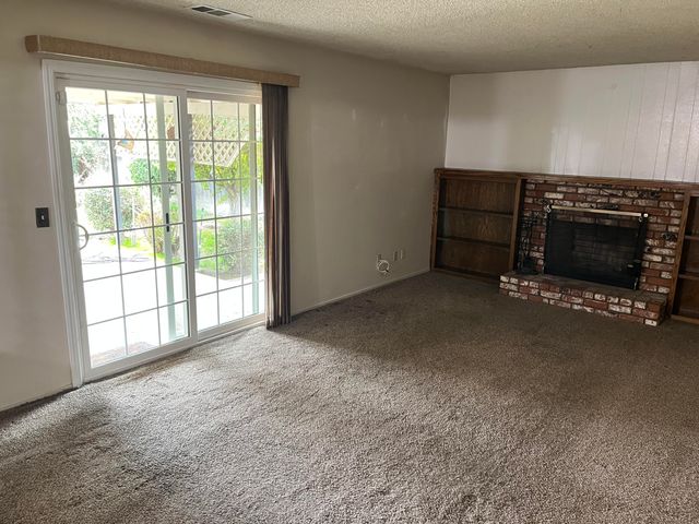 4701 W Laurel Avenue, Visalia, CA 93277