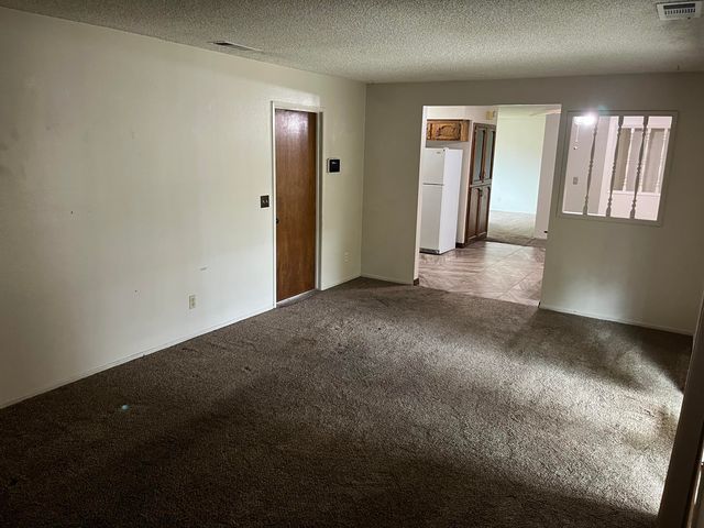 4701 W Laurel Avenue, Visalia, CA 93277