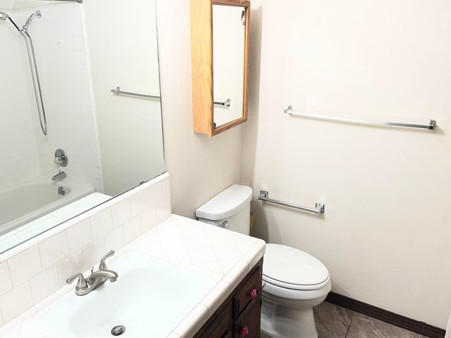 4701 W Laurel Avenue, Visalia, CA 93277