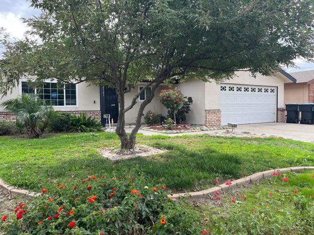 4701 W Laurel Avenue, Visalia, CA 93277