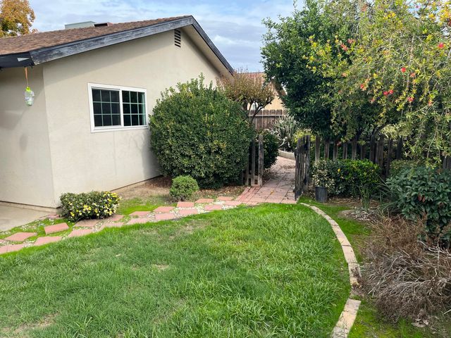 4701 W Laurel Avenue, Visalia, CA 93277