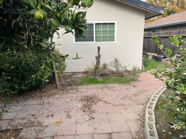 4701 W Laurel Avenue, Visalia, CA 93277