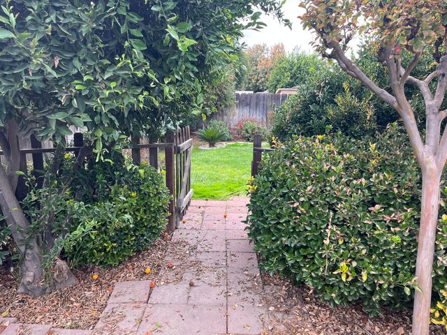 4701 W Laurel Avenue, Visalia, CA 93277