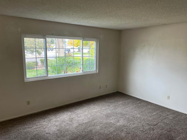 4701 W Laurel Avenue, Visalia, CA 93277