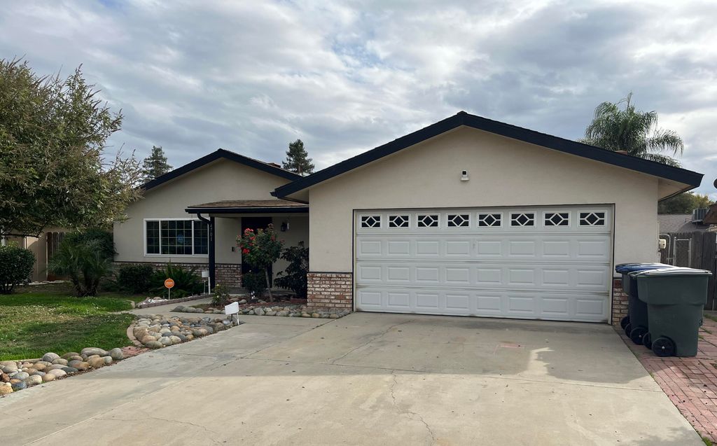 4701 W Laurel Avenue, Visalia, CA 93277