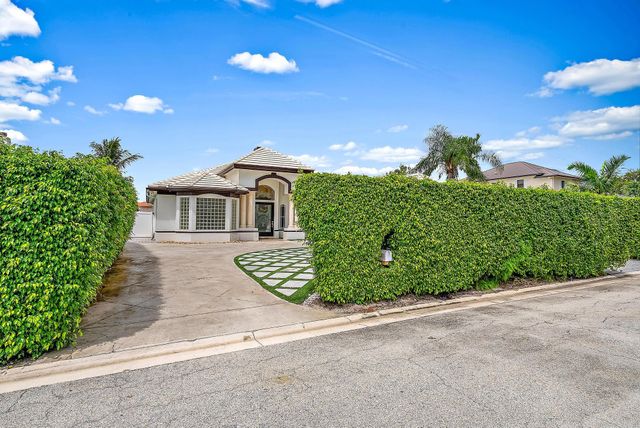 2117 N Suzanne Circle, North Palm Beach, FL 33408