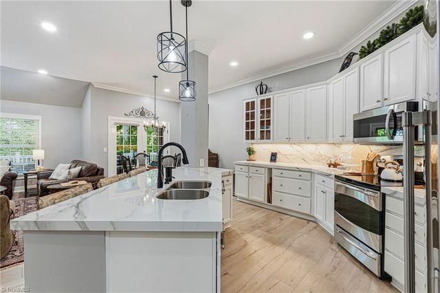 3625 Glennmoor Drive, Pfafftown, NC 27040