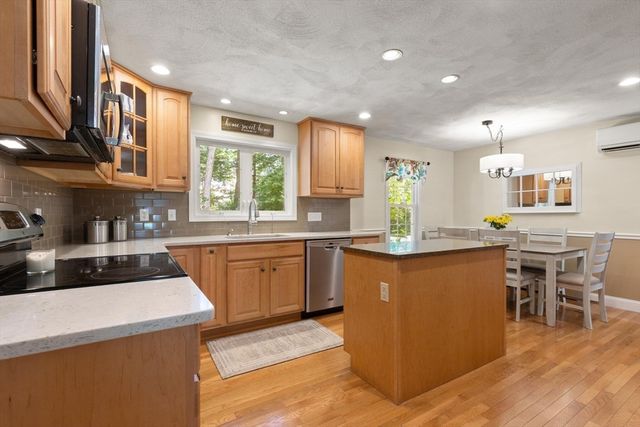 4 Quail Run Rd, Norfolk, MA 02056
