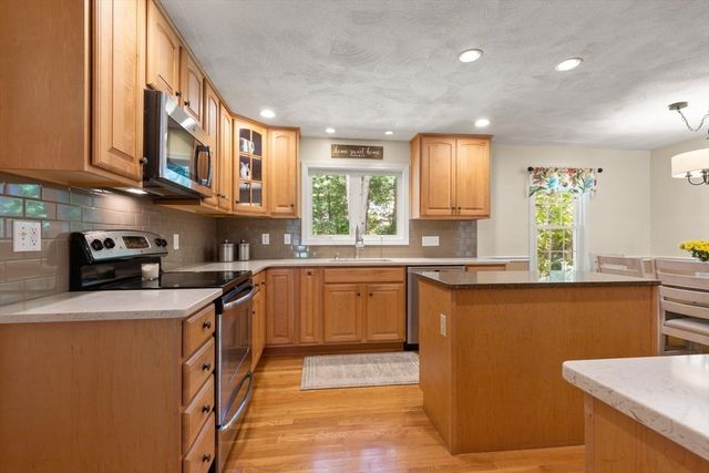 4 Quail Run Rd, Norfolk, MA 02056